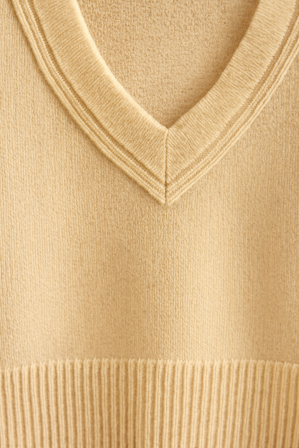 Comporta Ribbed Merino V-Neck Sweater